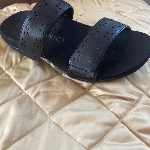 VIONIC 6.5 Velcro #2. Straps across LNWOT podiatrist design sandal - Picture 5 of 10